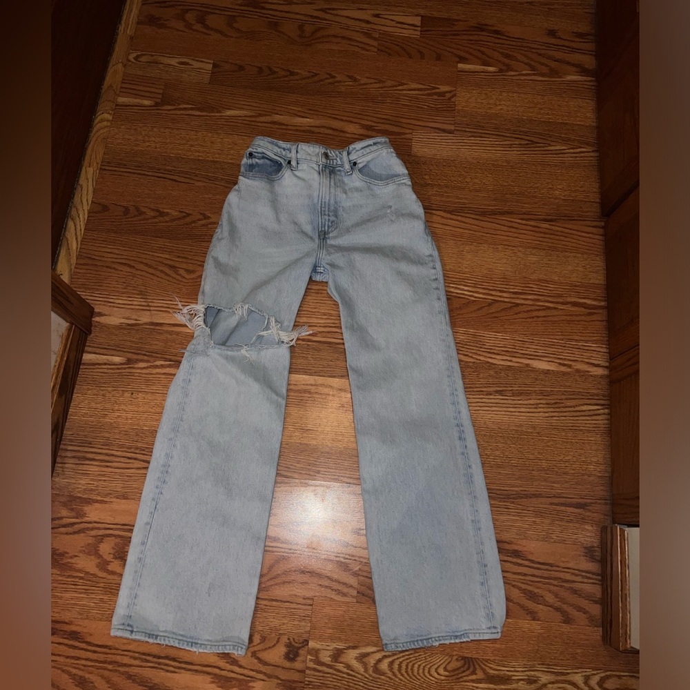 Abercrombie The 90s relaxed Jean high rise curve love